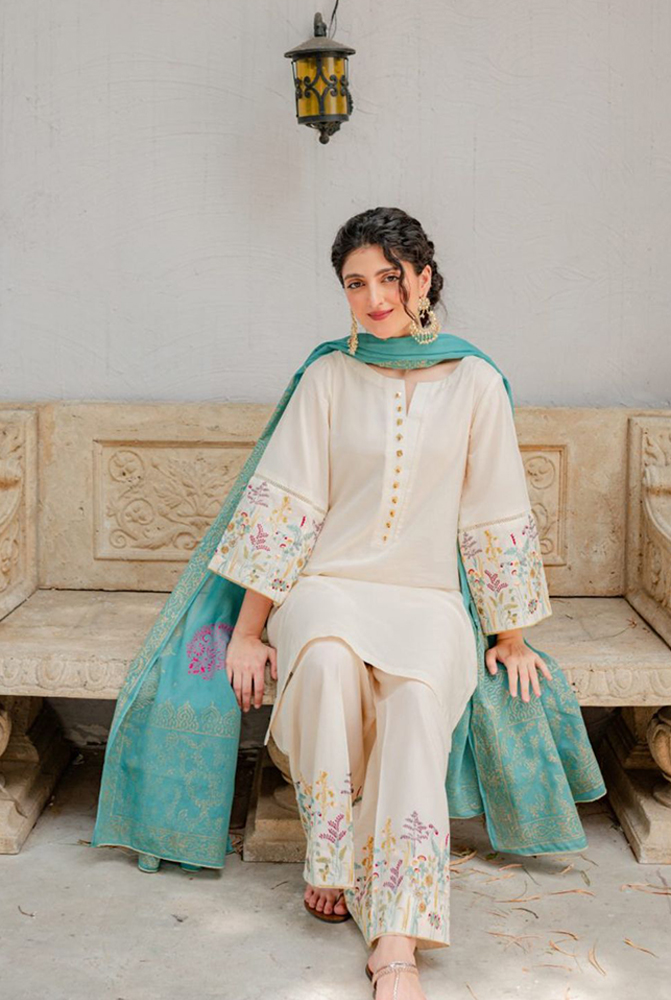 Front Heavy Embroidered ◾Sleeves Heavy Embroidered ◾Heavy Embroidered Trouser (Premium Quality) ◾With Digital Printed Shawl